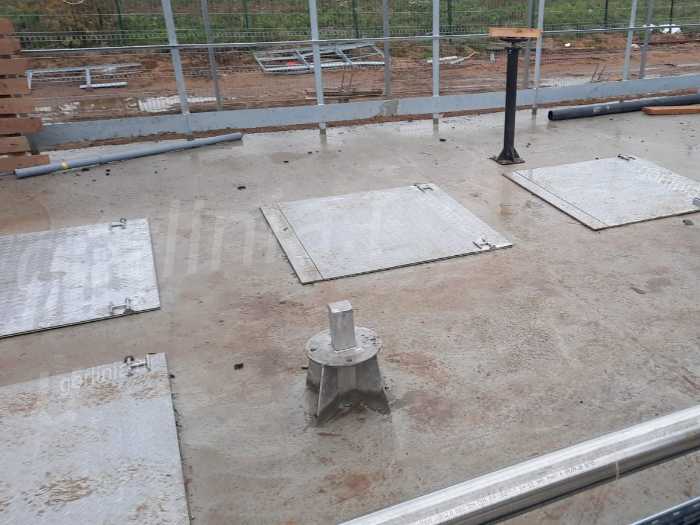 Люки КОС из нержавейки в уровень дорожного покрытия Люки КОС из нержавеющей стали AISI 304 утепленные рифленые в закрытом виде - фото с объекта канализационные очистные сооружения